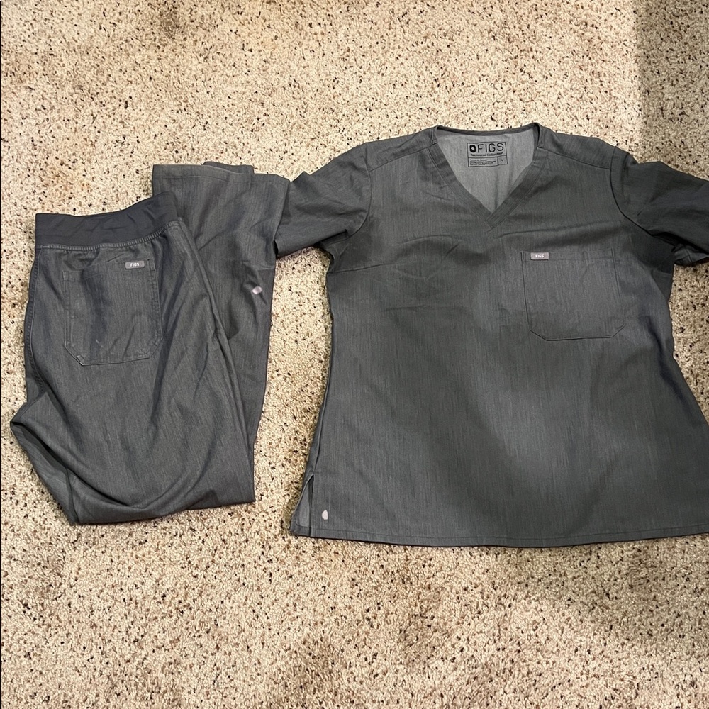 Figs Charcoal Scrub Ensemble